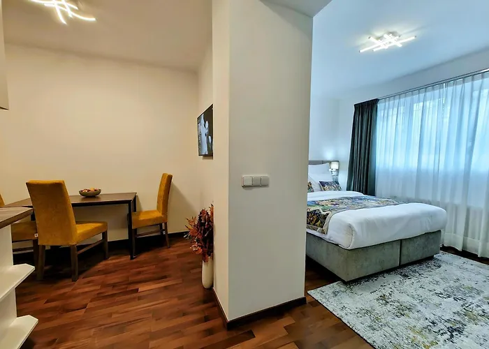 Old Town By Little King Apartmanhotel Prága