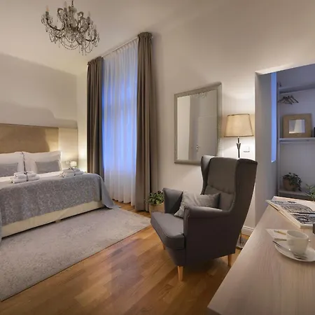 Aparthotel Old Town By Little King 3*