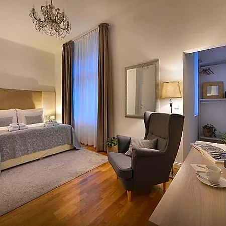 Aparthotel Old Town By Little King