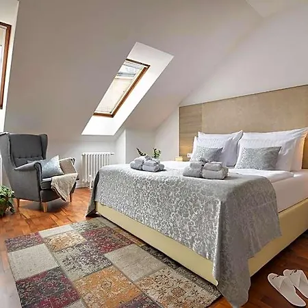 Old Town By Little King Aparthotel