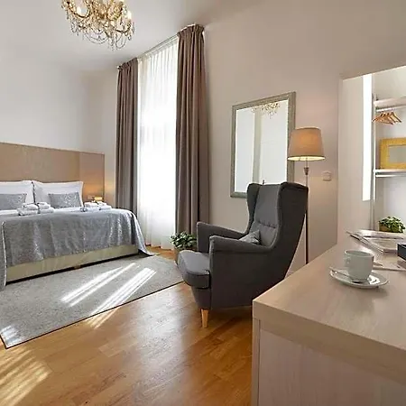 Old Town By Little King 4*